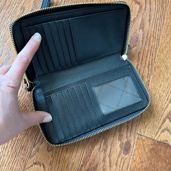 Michael Kors black Wristet - Picture 5 of 11